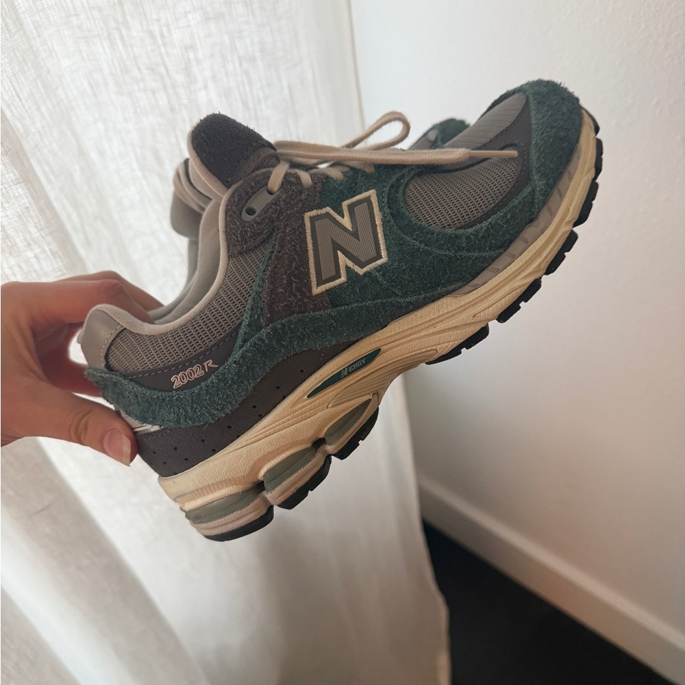 New Balance Teal Suede 2002R Sneakers W8